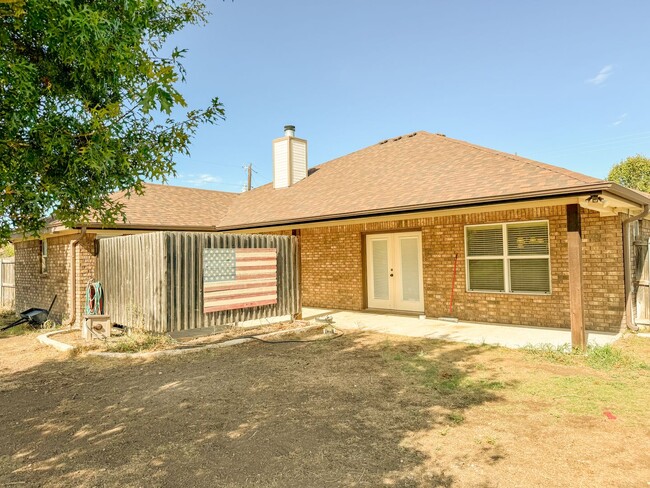 Building Photo - Available NOW!!!! This charming 1 story, 4...