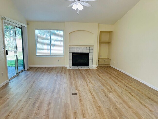 Building Photo - $2,350 - Maple & Teague - 3 Bed 2 Bath, Meridian Ave. Fresno New Floors, New Paint