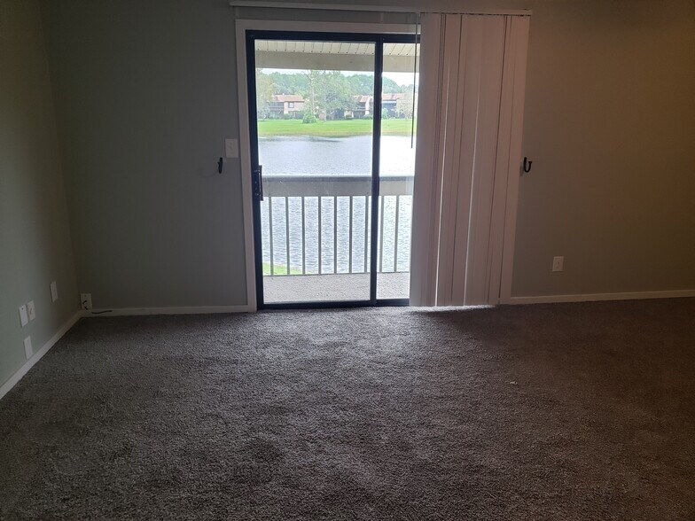 Building Photo - 7859 La Sierra Ct