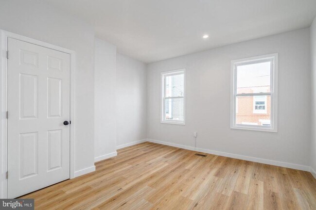 Building Photo - 438 Dudley St
