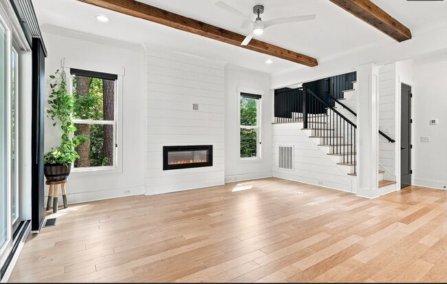 Building Photo - Luxurious Craftsman-style Home in Wake Forest