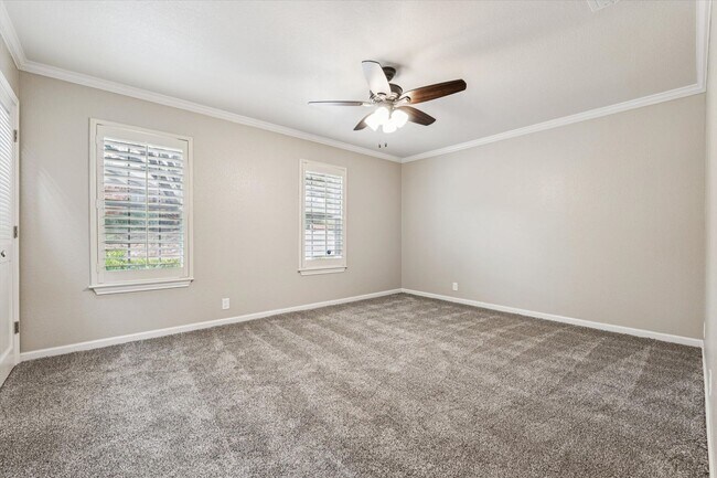Building Photo - Pristine Updated Indian Creek Condo