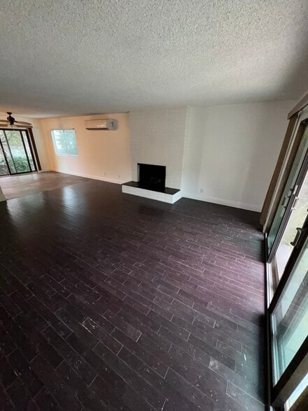Primary Photo - 4404 Don Miguel Dr