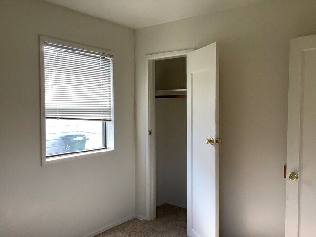 Building Photo - 0402