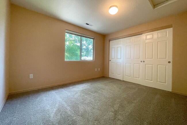 Building Photo - Fantastic Kenton Home with Central A/C, Wa...