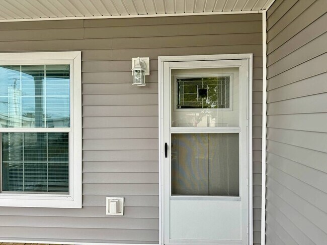 Building Photo - 1283 Jamestown Dr
