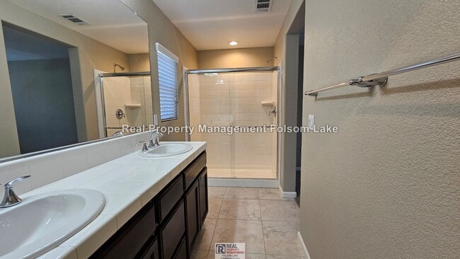 Building Photo - 3 Bed 2.5 Bath | Large Patio | Rivage in the Parkway