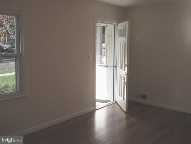 Building Photo - 3010 Ferndale St