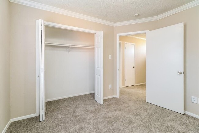 Building Photo - 6450 Dellfern Dr