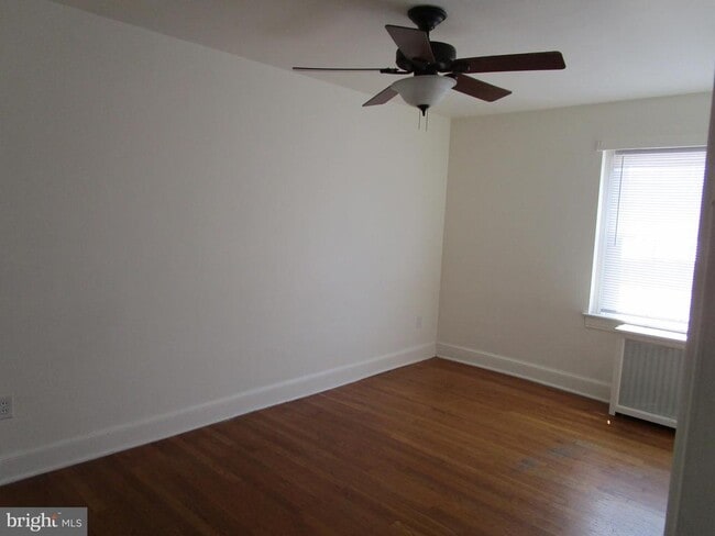 Building Photo - 385 E King St