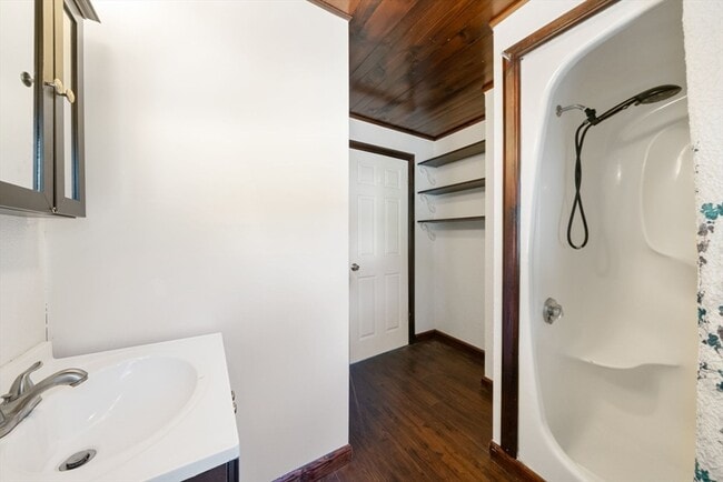 Building Photo - 42 Pinehurst Ave