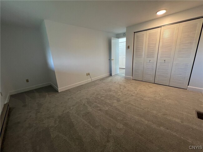 Building Photo - 47 W Utica St