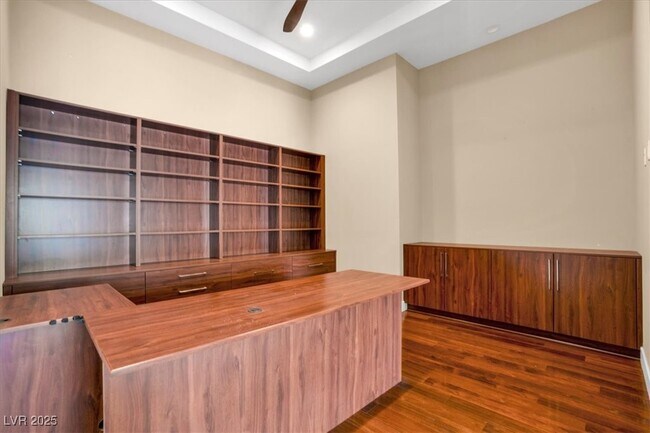 Building Photo - 32 Hunting Horn Dr