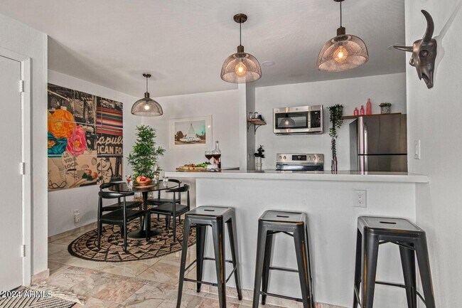 Building Photo - 8055 Thomas Rd