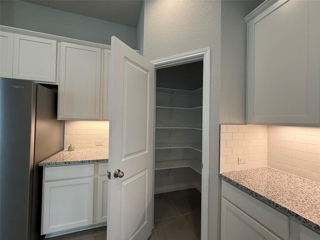 Building Photo - 320 Creek Rd