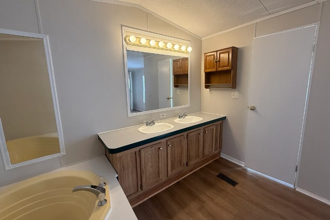 Building Photo - Charming Country Living – 3BR, 2BA Home wi...