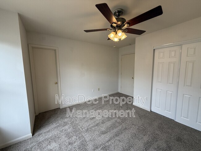 Building Photo - 227 Bend Farm Rd