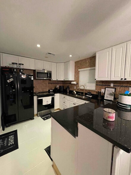 Building Photo - 4038 Bluebird Dr