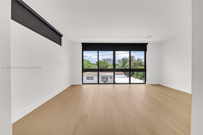 Building Photo - 2710 SW 34th Ave