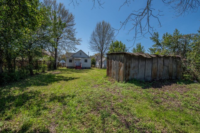 Building Photo - Updated 2 BD/ 2 BA home in Harrisburg avai...