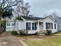 Building Photo - Charming 2-Bedroom Duplex for Lease – Sout...