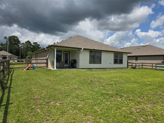 Building Photo - 519 Kickapoo Dr
