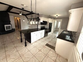 Building Photo - 11611 Stone Bridge Dr