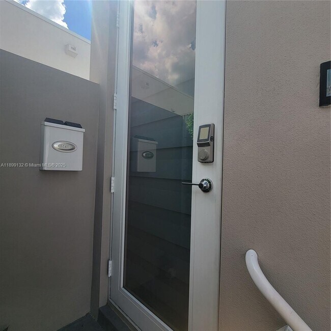 Building Photo - 10435 NW 66th St