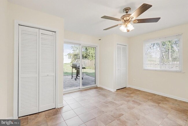 Building Photo - 5838 Fifer Dr