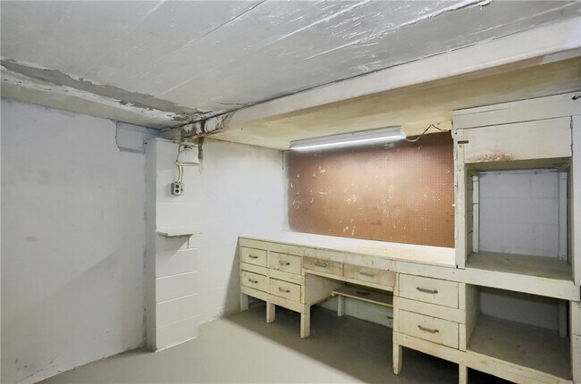 Building Photo - 740 Pershing St