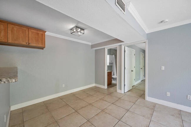 Building Photo - 455 Alt 19