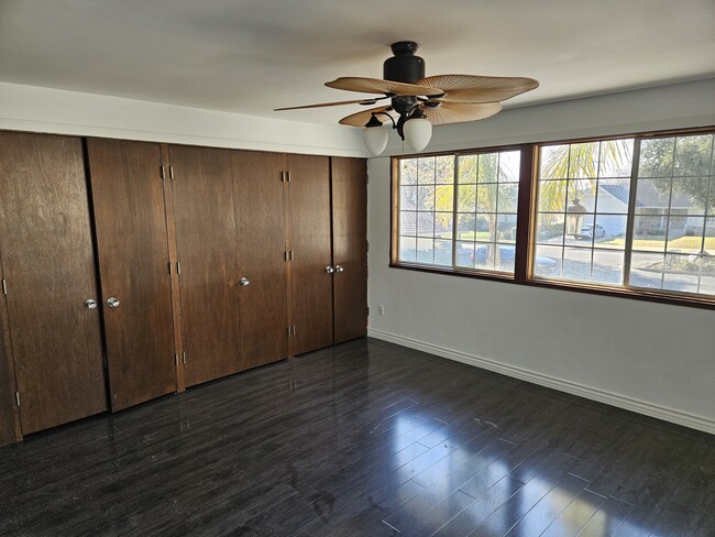 Upstairs Primary bedroom - 3657 Broadmoor Blvd