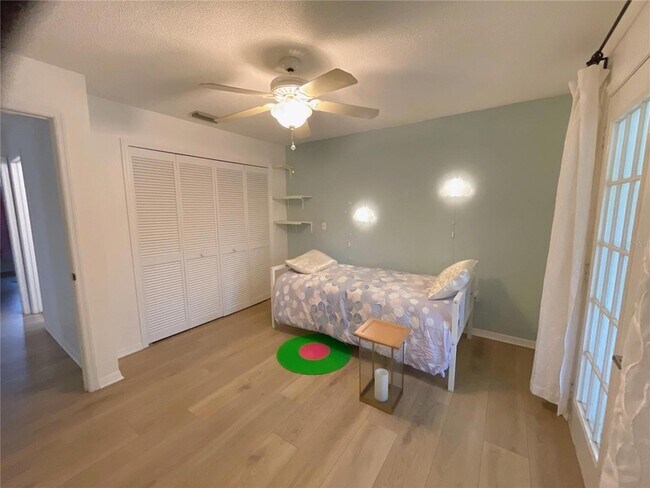 Building Photo - 4489 Oak View Dr