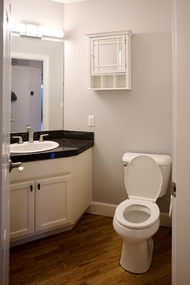 Building Photo - 10028 124th Ave NE