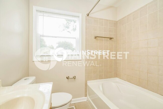 Building Photo - 3 Bedroom Pet-Friendly Home in GREENWOOD, ...