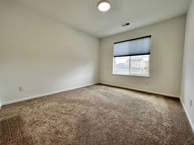 Building Photo - 5636 Bay Hl Dr
