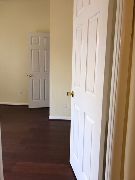 Building Photo - 608 Walnut St