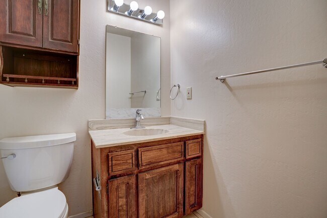 Building Photo - 5 Bedroom + a Den, 3 Bathroom, 2 Car Garage For Rent in Prescott!