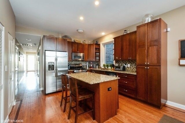 Building Photo - 2250 W Chicago Ave