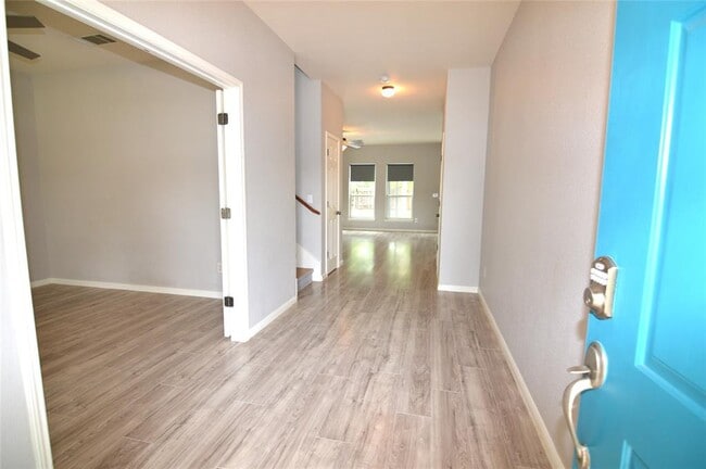 Building Photo - 916 Brighton Pl