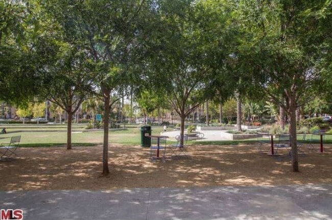 Building Photo - GORGEOUS TOP FLR CONDO BY CENTRAL PARK w/LAUNDRY+PATIO+2 CAR Parking