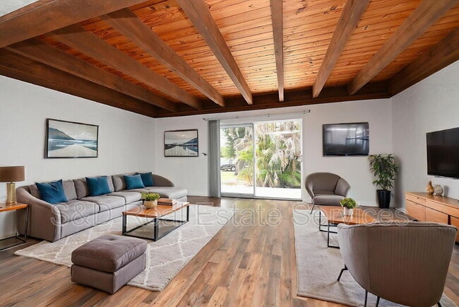 Building Photo - 2249 9th St SE