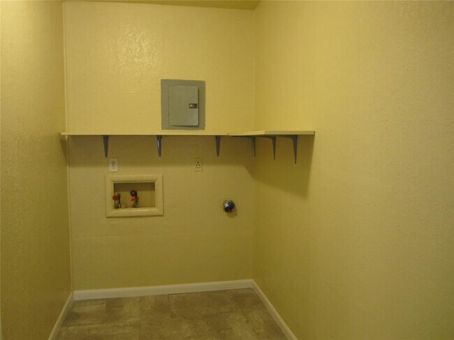 Building Photo - 1530 Melrose Dr