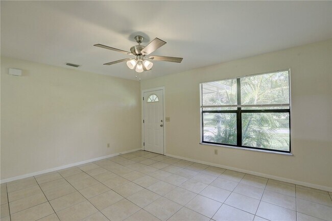 Building Photo - 950 Landsdowne Dr