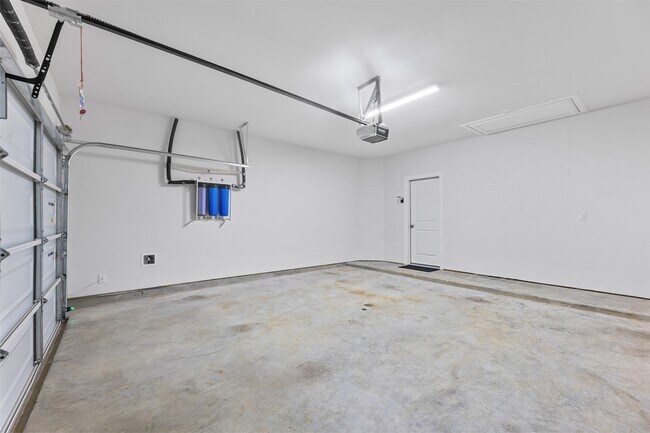 Building Photo - 17039 Luminous Ln