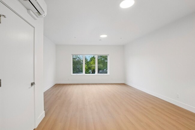 Interior Photo - 4920 SW Pacific Ave