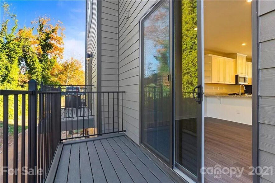 Building Photo - 317 Music Hall Wy