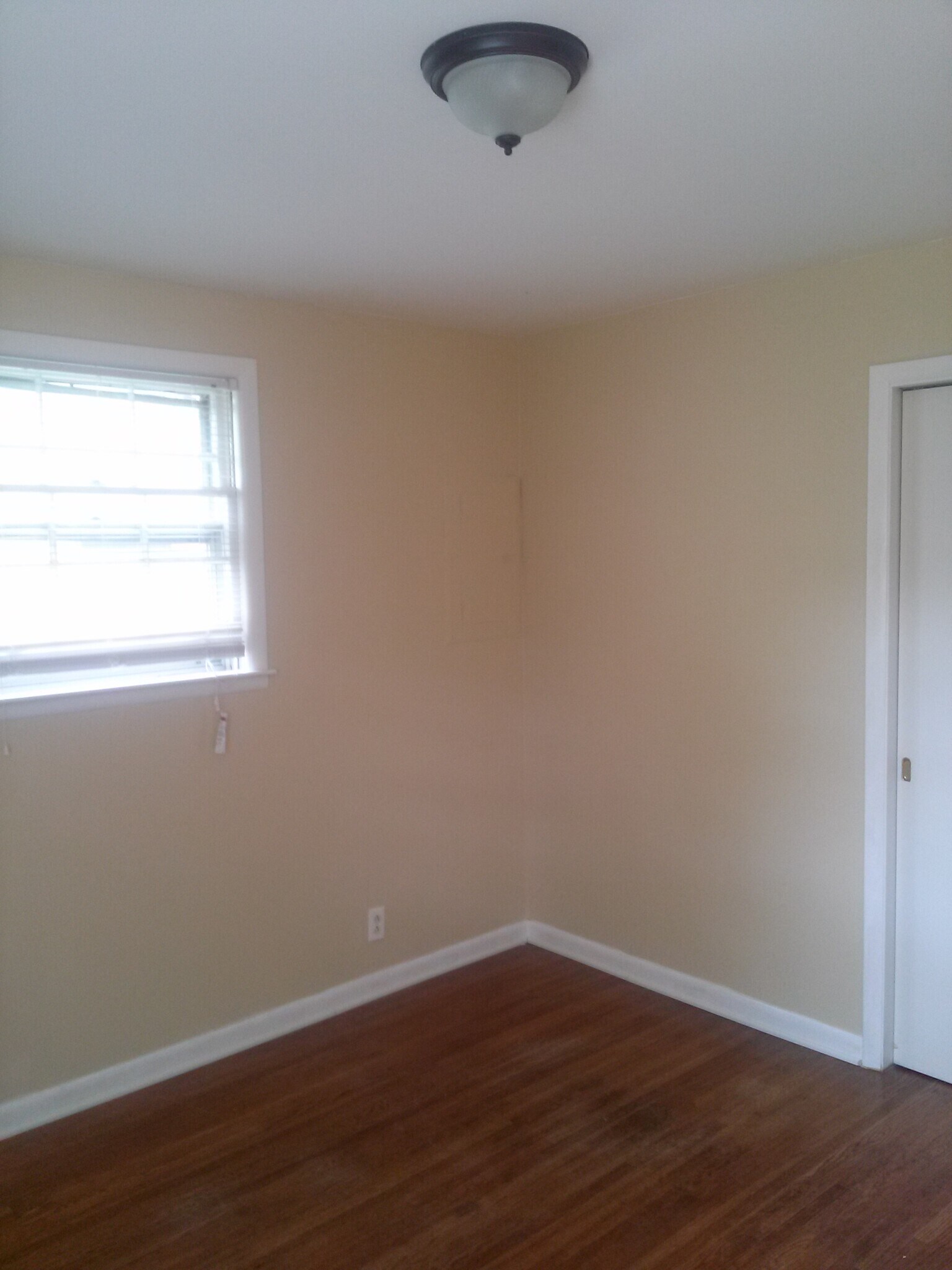 Building Photo - 2907 W Linden Ave