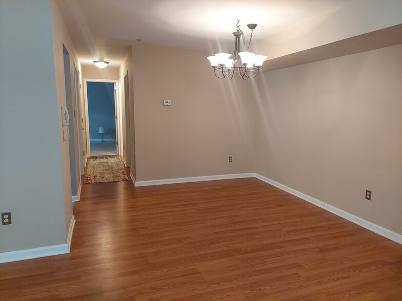 Building Photo - 3800 Sunnyfield Ct