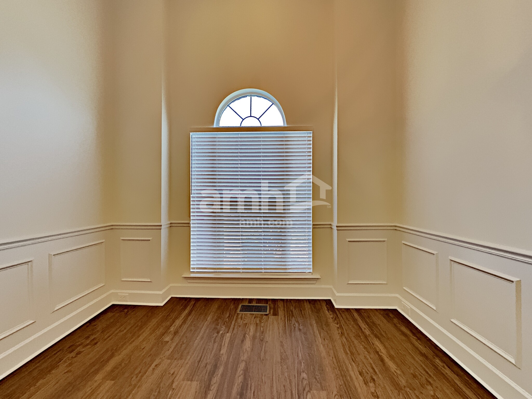Building Photo - 305 Fernwood Ln